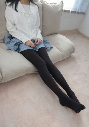 她唇之下在线观看