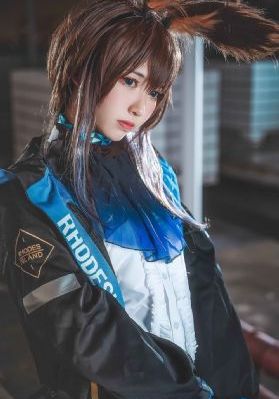情侣奴伺候女王